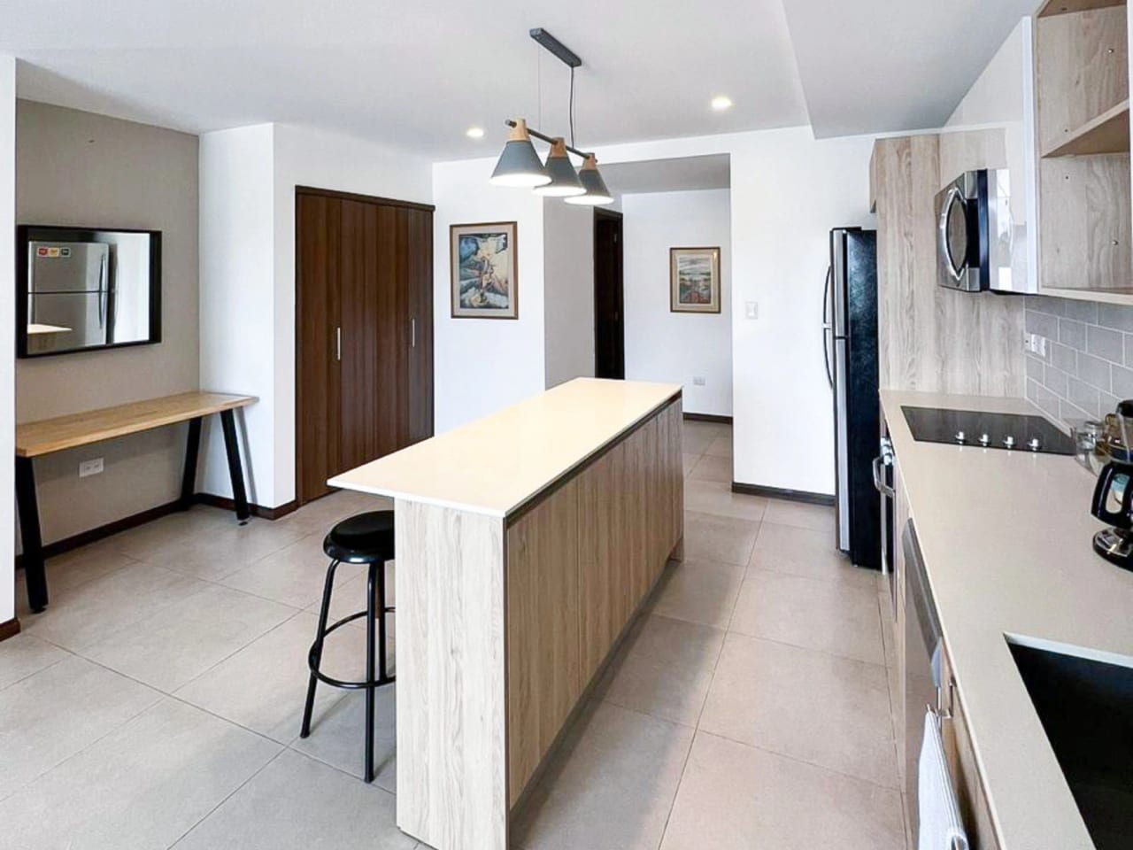 Apartamento amueblado en renta | MIRA, zona 10 — foto 3 de 10