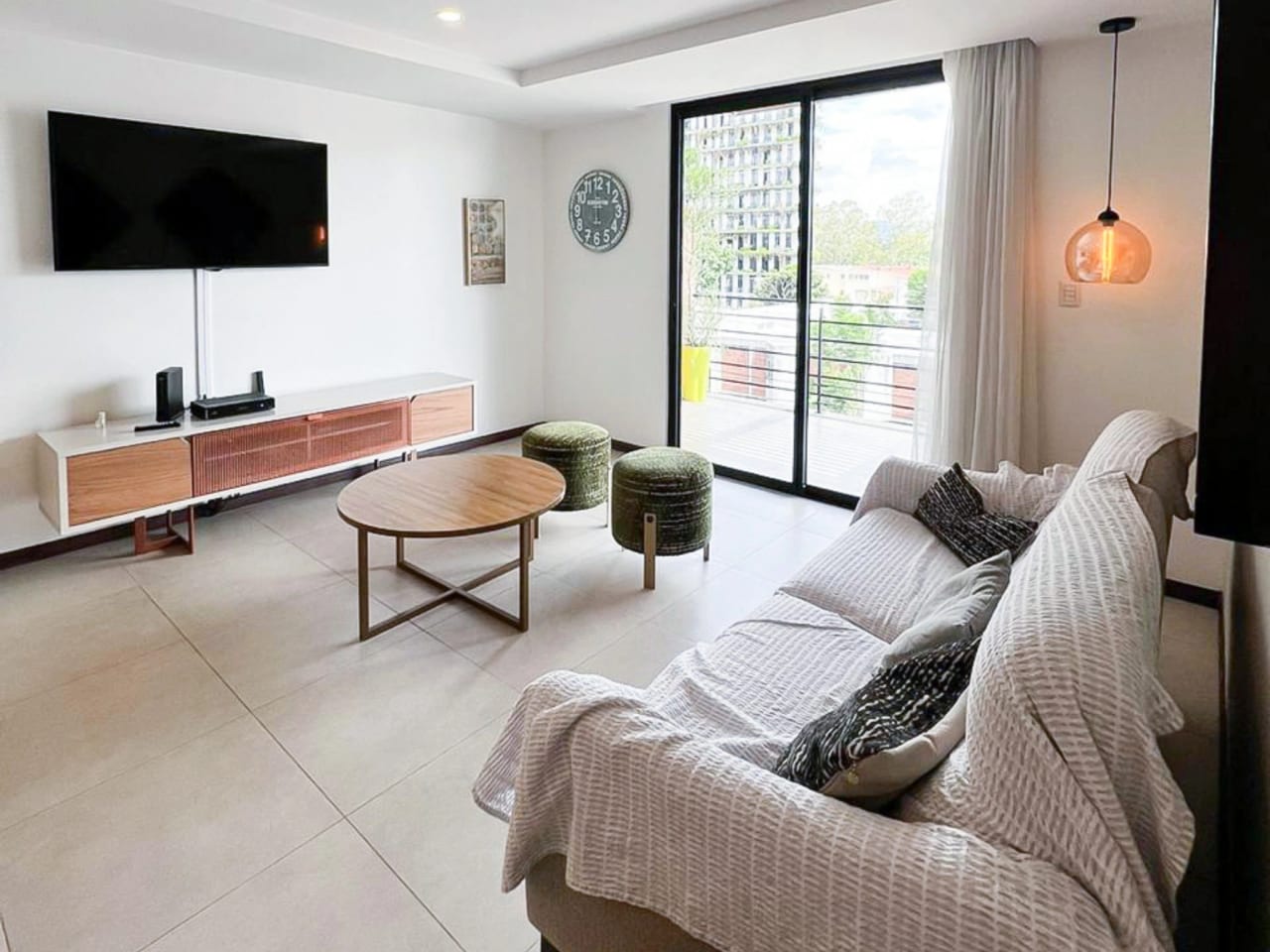 Apartamento amueblado en renta | MIRA, zona 10 — foto 9 de 10